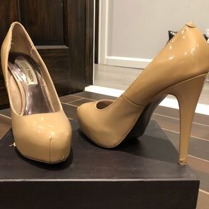 Beige pump